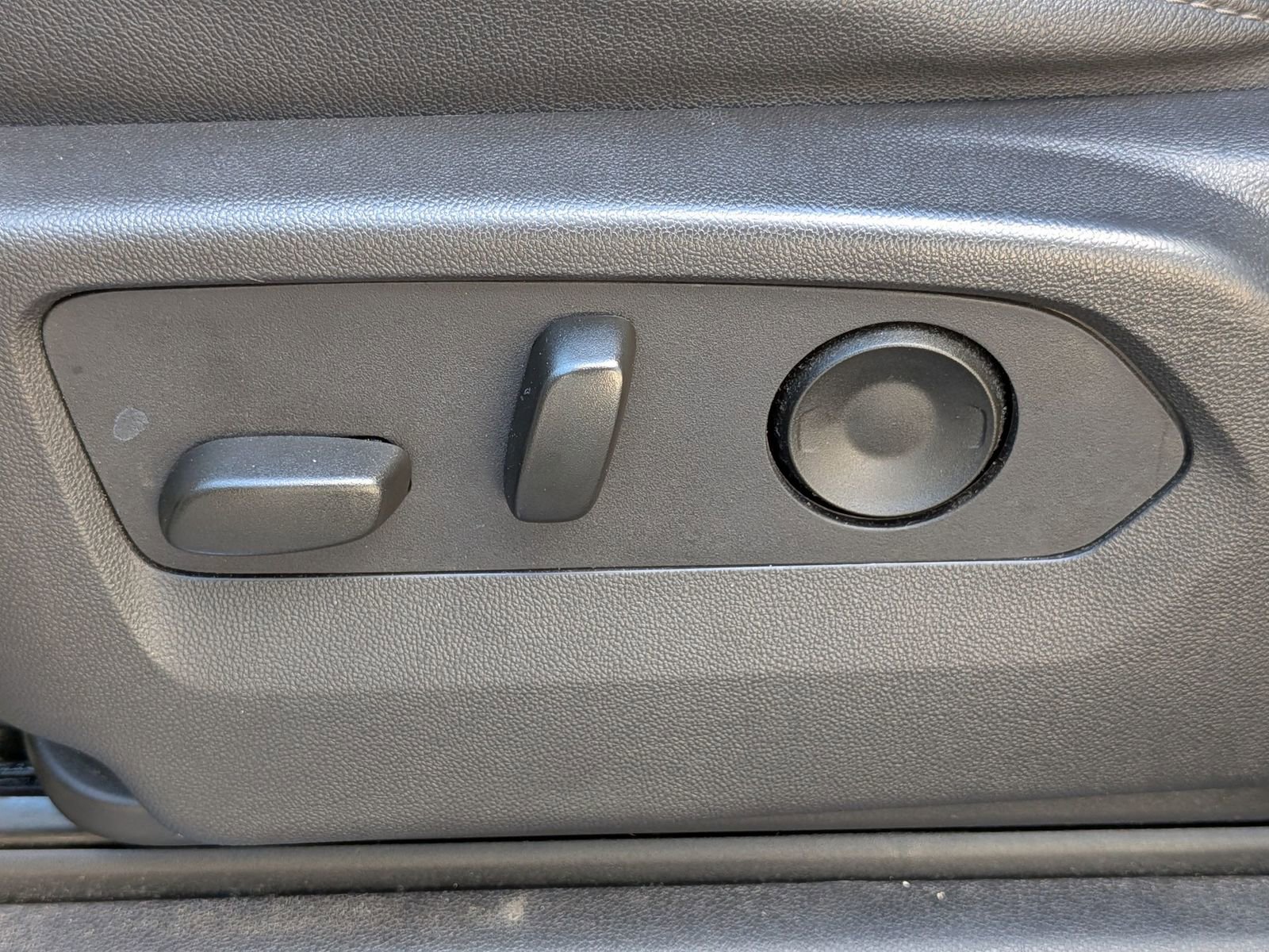 Used 2025 GMC Sierra 1500 SLT image 16