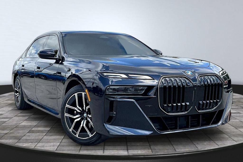 Used 2025 BMW 740i xDrive AWD/4WD image 4