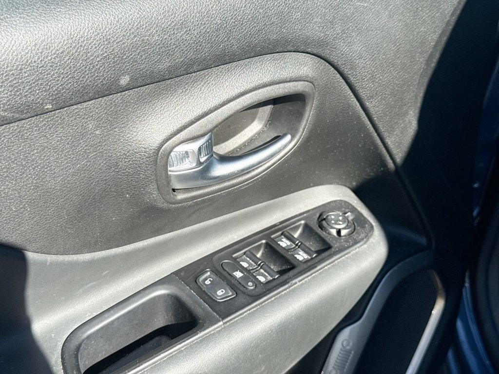 Used 2021 Jeep Renegade Limited AWD/4WD image 20