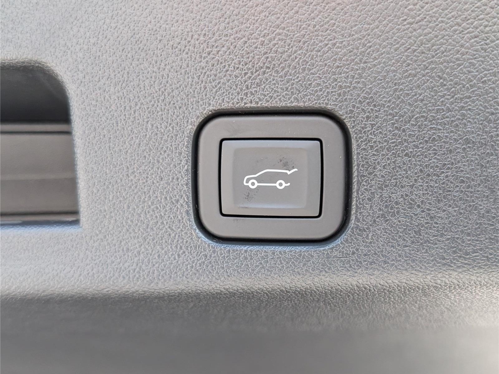 New 2027 Chevrolet Traverse LT w/ Driver Confidence Package FWD image 11