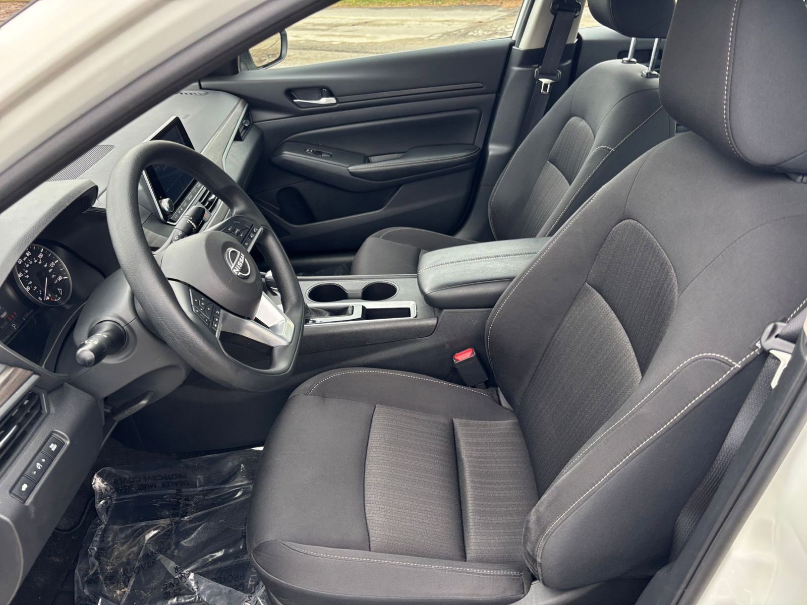 Used 2025 Nissan Altima 2.5 SV FWD image 27