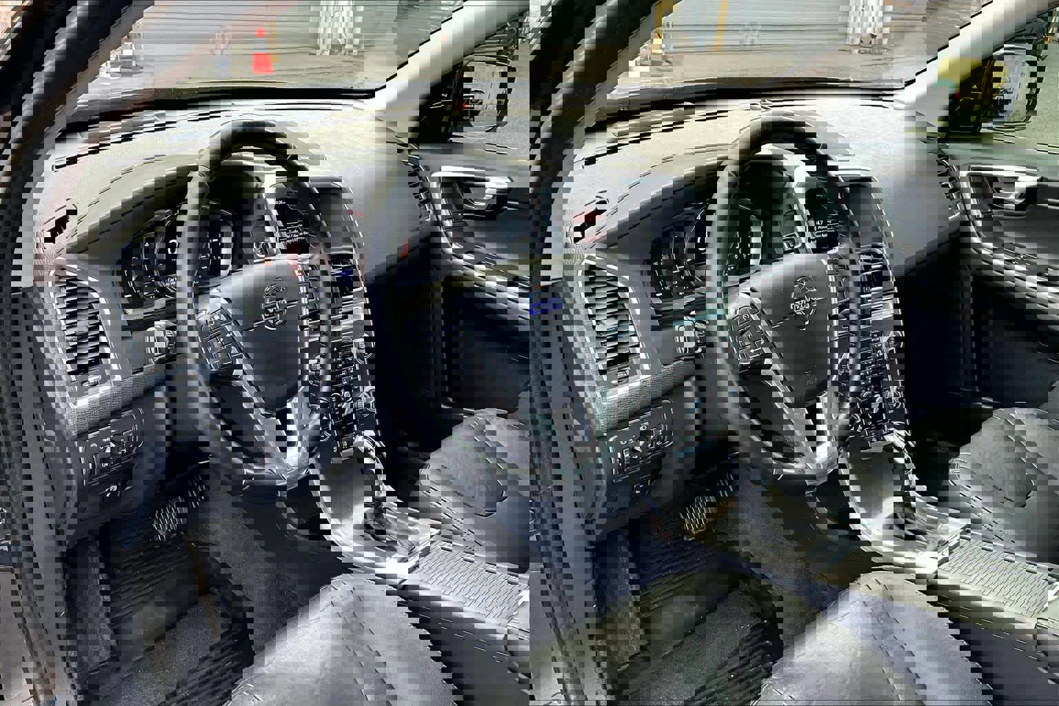 Used 2016 Volvo XC60 T5 Platinum image 17