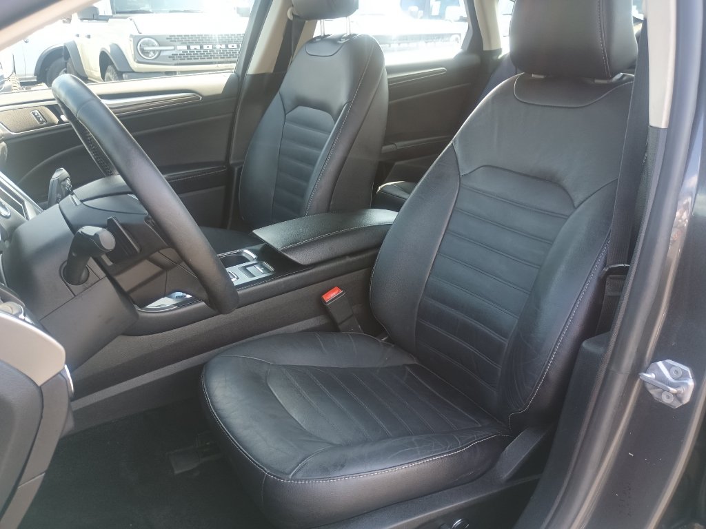 Used 2017 Ford Fusion SE w/ Fusion SE Technology Package FWD image 27