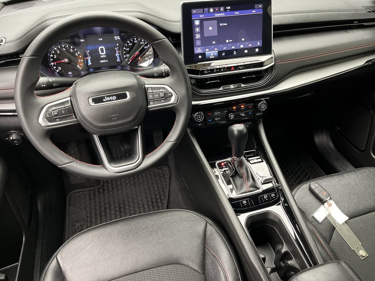 Used 2025 Jeep Compass Trailhawk AWD/4WD image 12