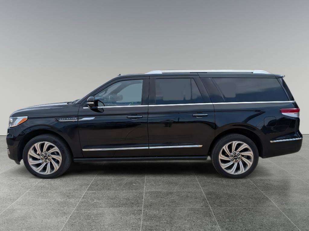 Used 2022 Lincoln Navigator L Reserve image 6