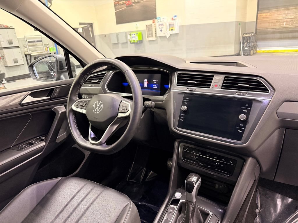 Used 2023 Volkswagen Tiguan SE w/ Panoramic Sunroof Package AWD/4WD image 31