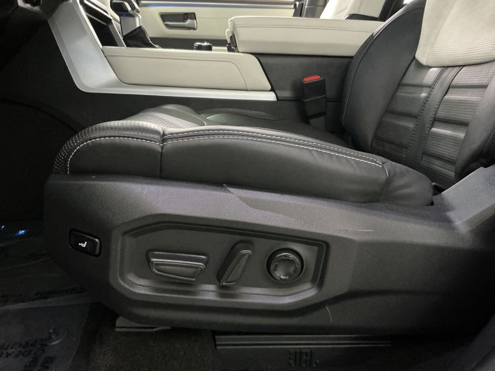 Used 2023 Toyota Tundra Capstone AWD/4WD image 15