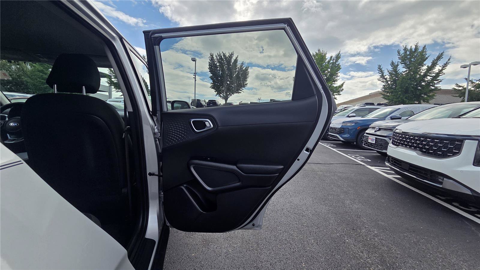 Used 2020 Kia Soul S FWD image 32