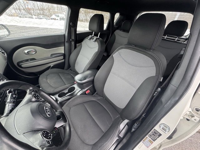 Used 2017 Kia Soul + image 10