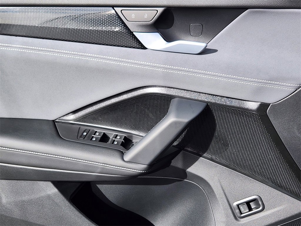 New 2026 Volkswagen Tiguan SE image 3