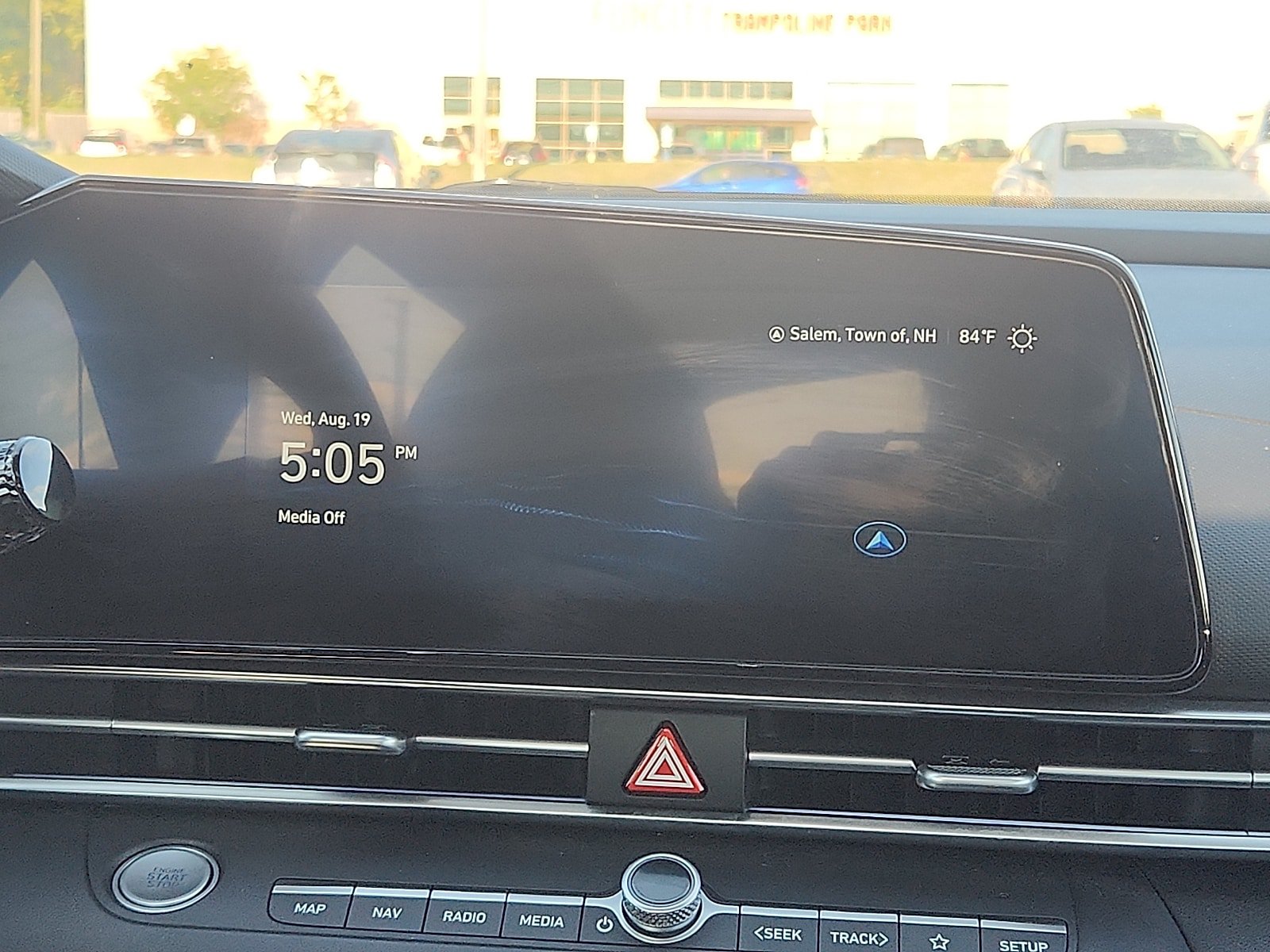 Certified 2025 Hyundai Elantra Limited FWD image 17