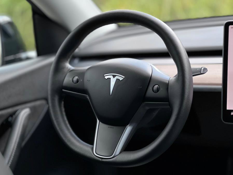 Used 2022 Tesla Model Y Long Range image 14