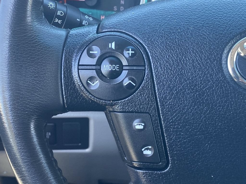 Used 2010 Toyota Tundra 4x4 CrewMax image 23