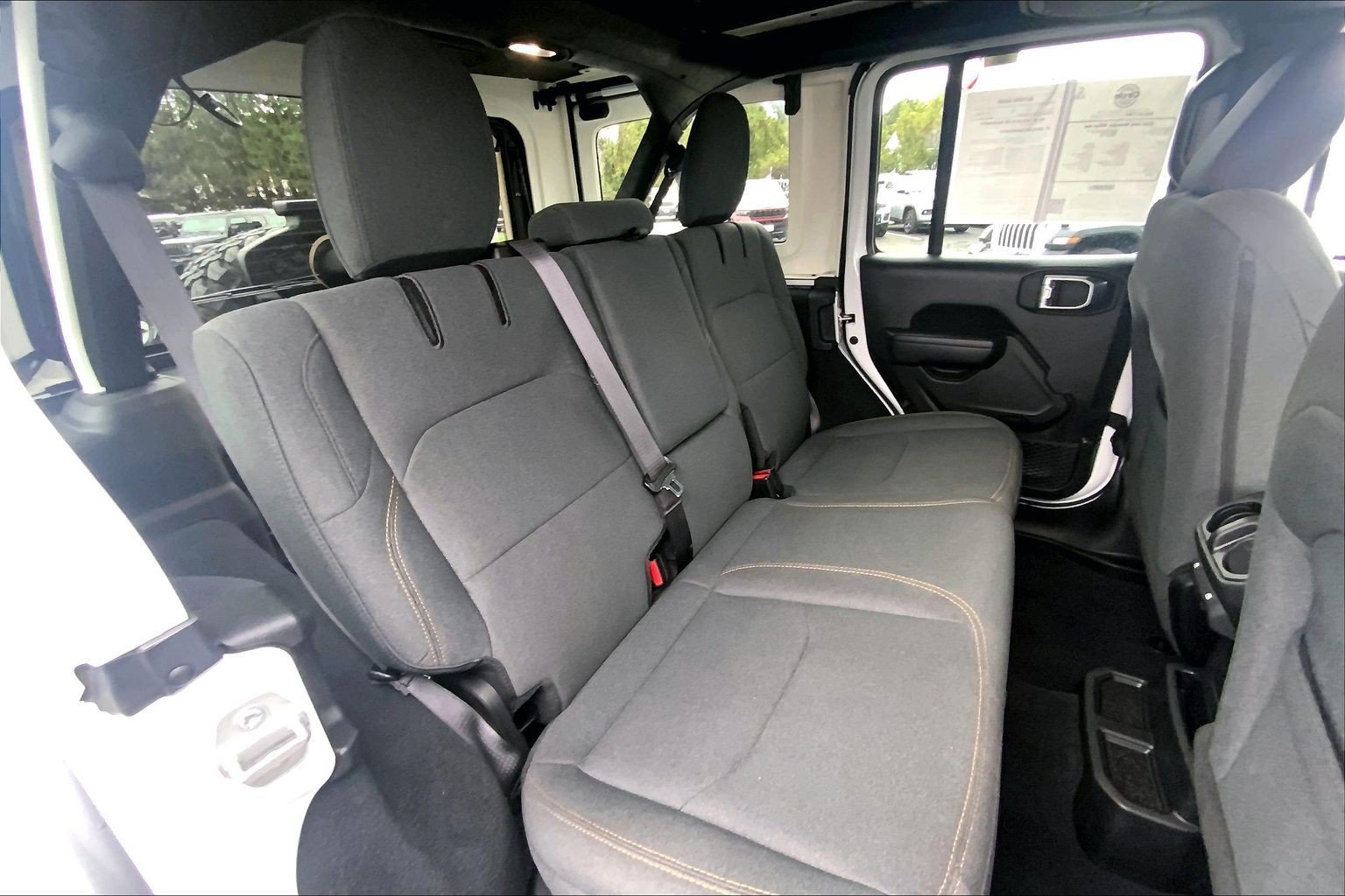 Certified 2024 Jeep Wrangler Unlimited AWD/4WD image 19