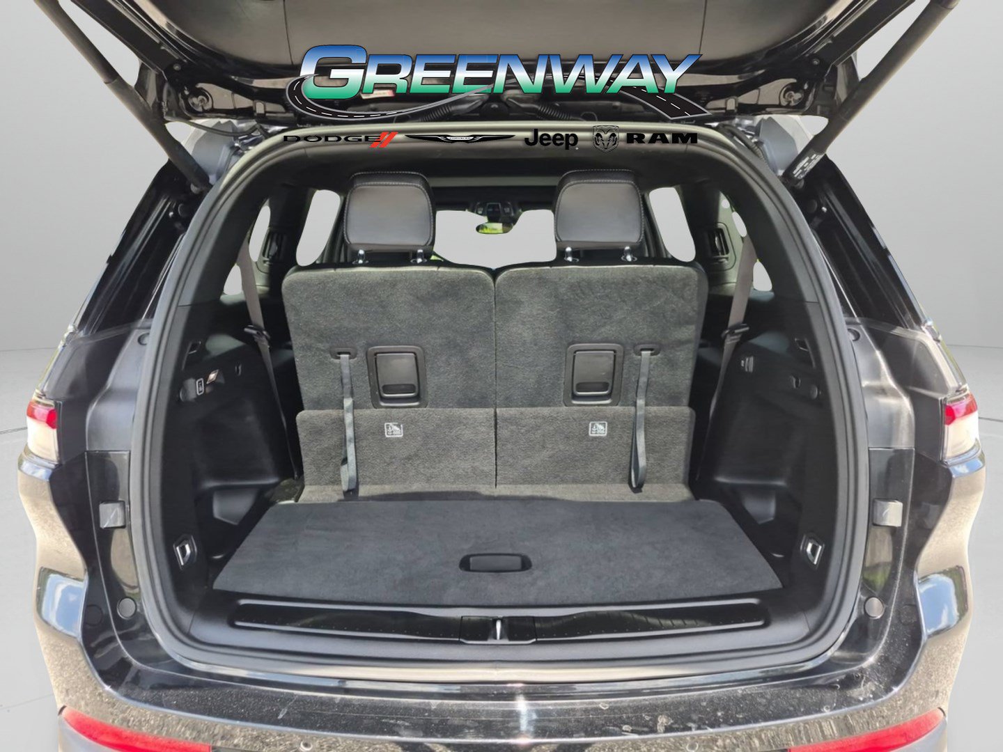 Used 2023 Jeep Grand Cherokee L Altitude AWD/4WD image 5