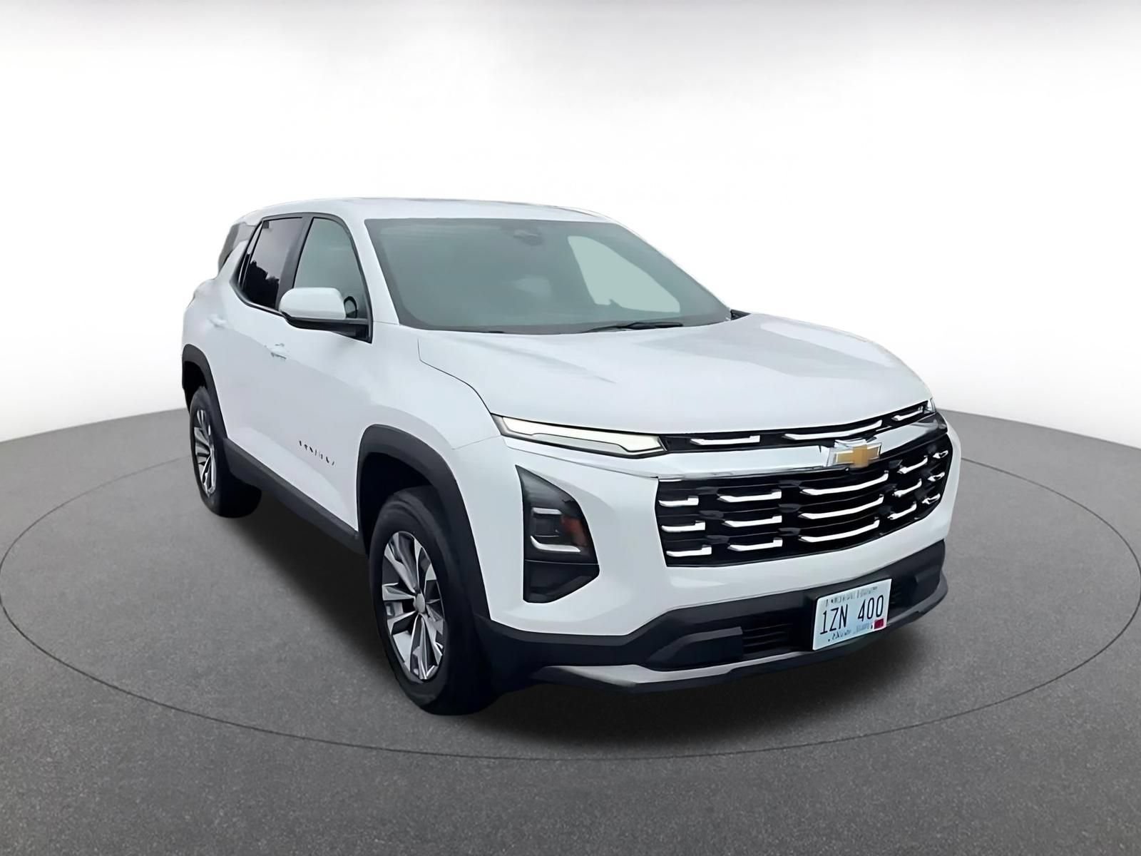 Used 2025 Chevrolet Equinox LT FWD image 3