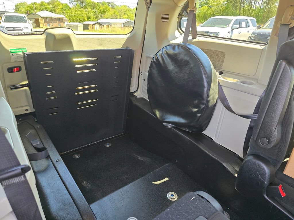 Used 2016 Dodge Grand Caravan SXT image 10