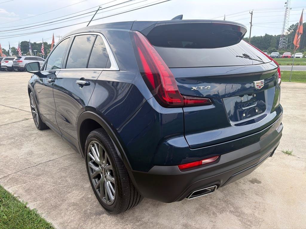 Used 2019 Cadillac XT4 Luxury w/ Cold Weather Package FWD image 8