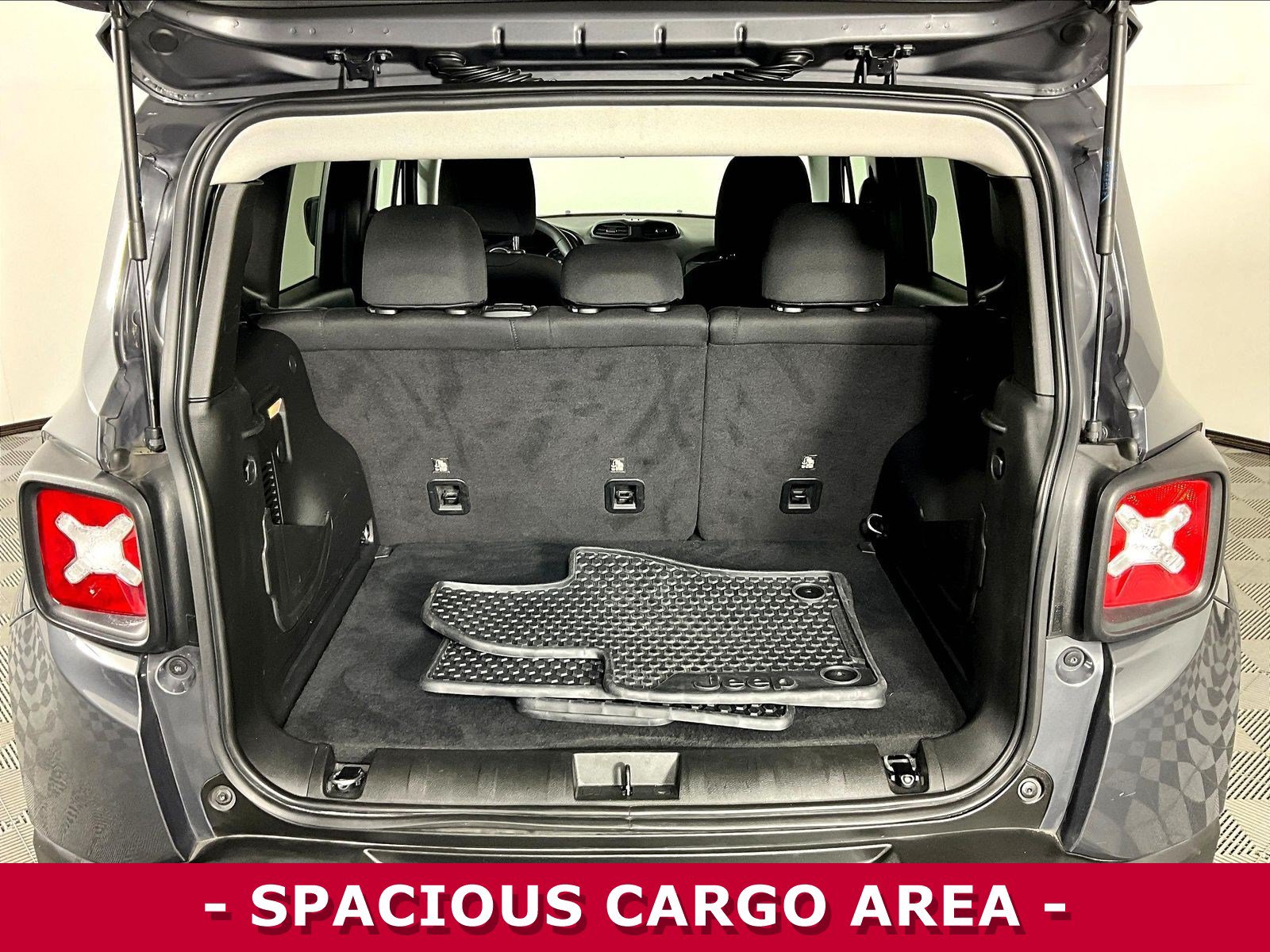Used 2023 Jeep Renegade Latitude AWD/4WD image 32