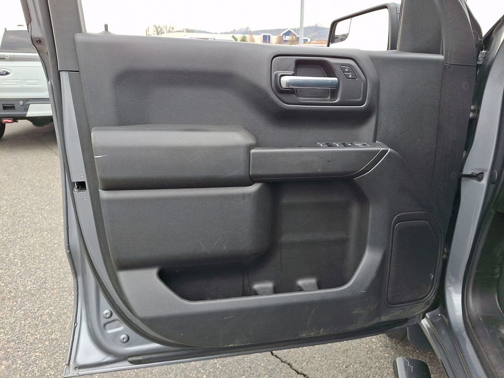 Used 2020 Chevrolet Silverado 1500 Custom w/ Custom Value Package image 12