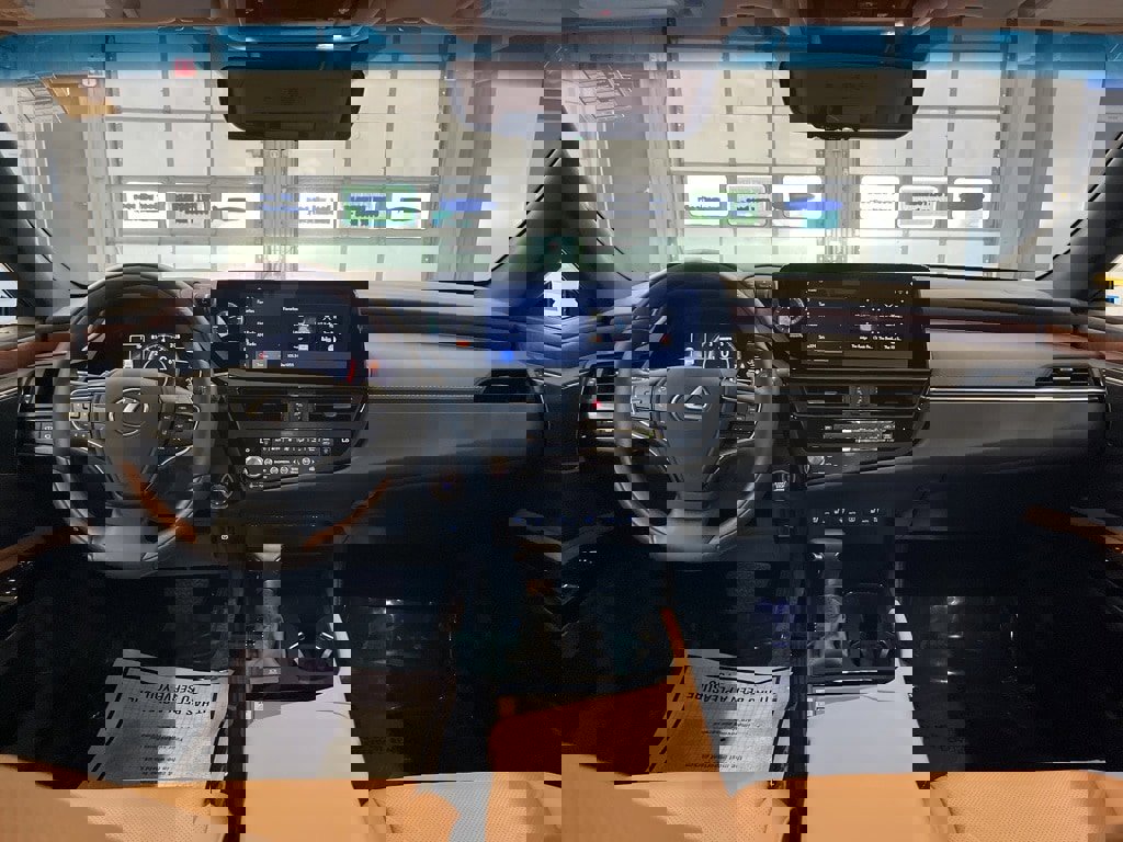 Used 2024 Lexus ES 350 Ultra Luxury w/ Accessory Package (Z2) image 26