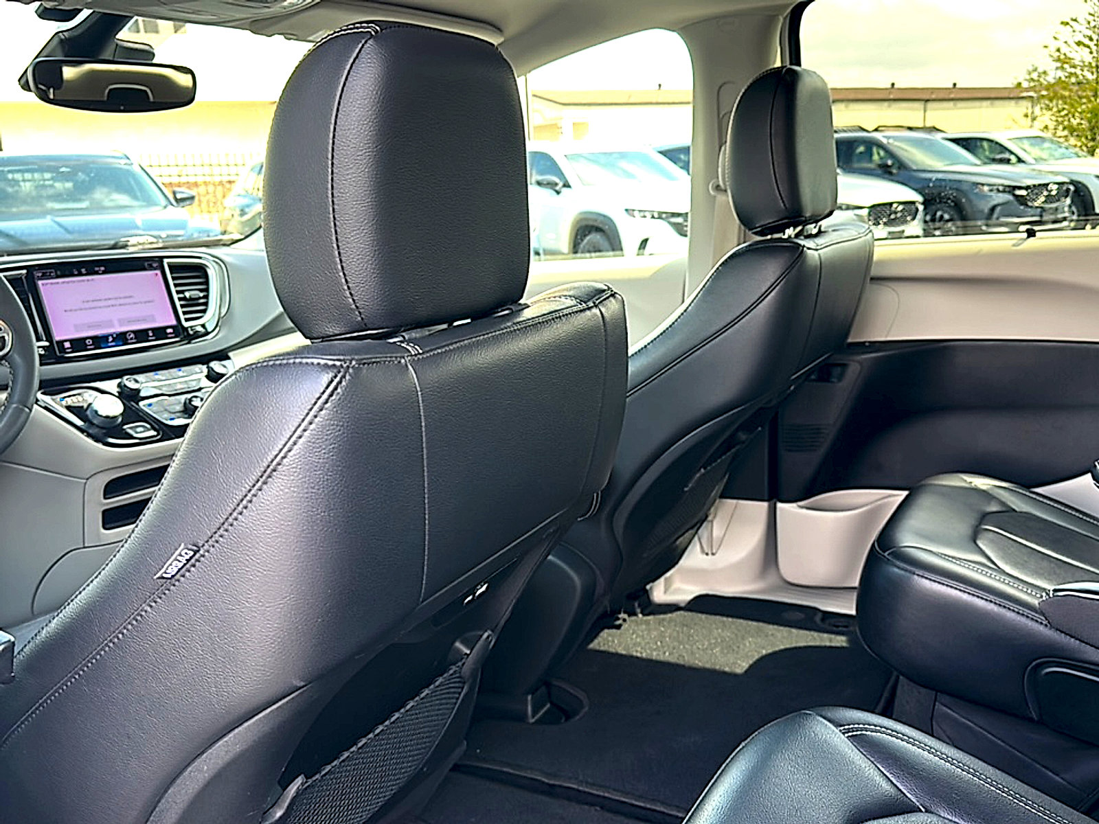 Used 2022 Chrysler Pacifica Touring-L image 17