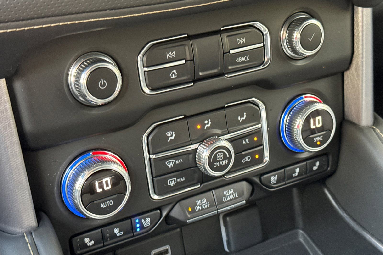 Used 2024 GMC Yukon SLT image 31