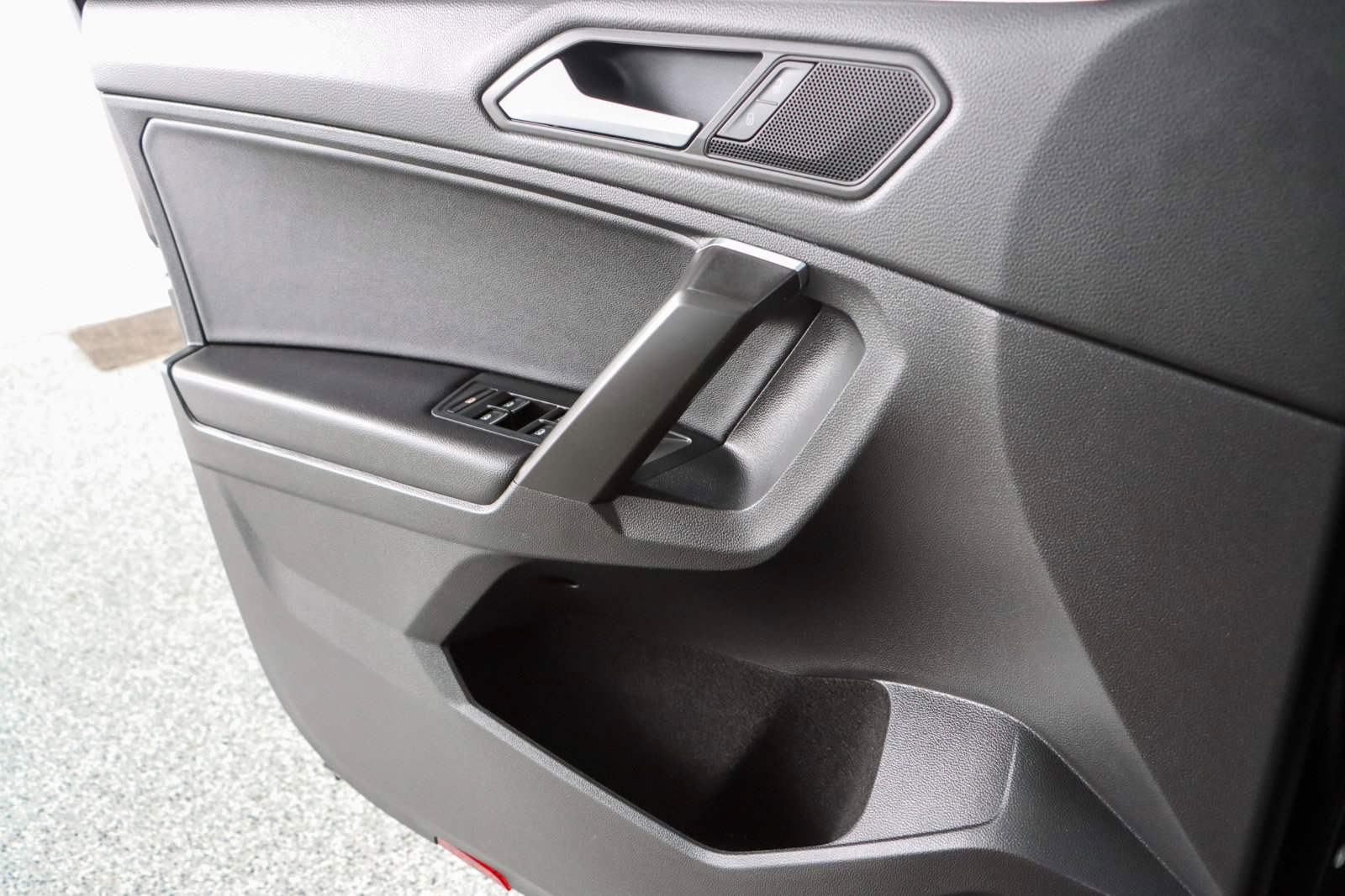 Used 2021 Volkswagen Tiguan SE R-Line image 21