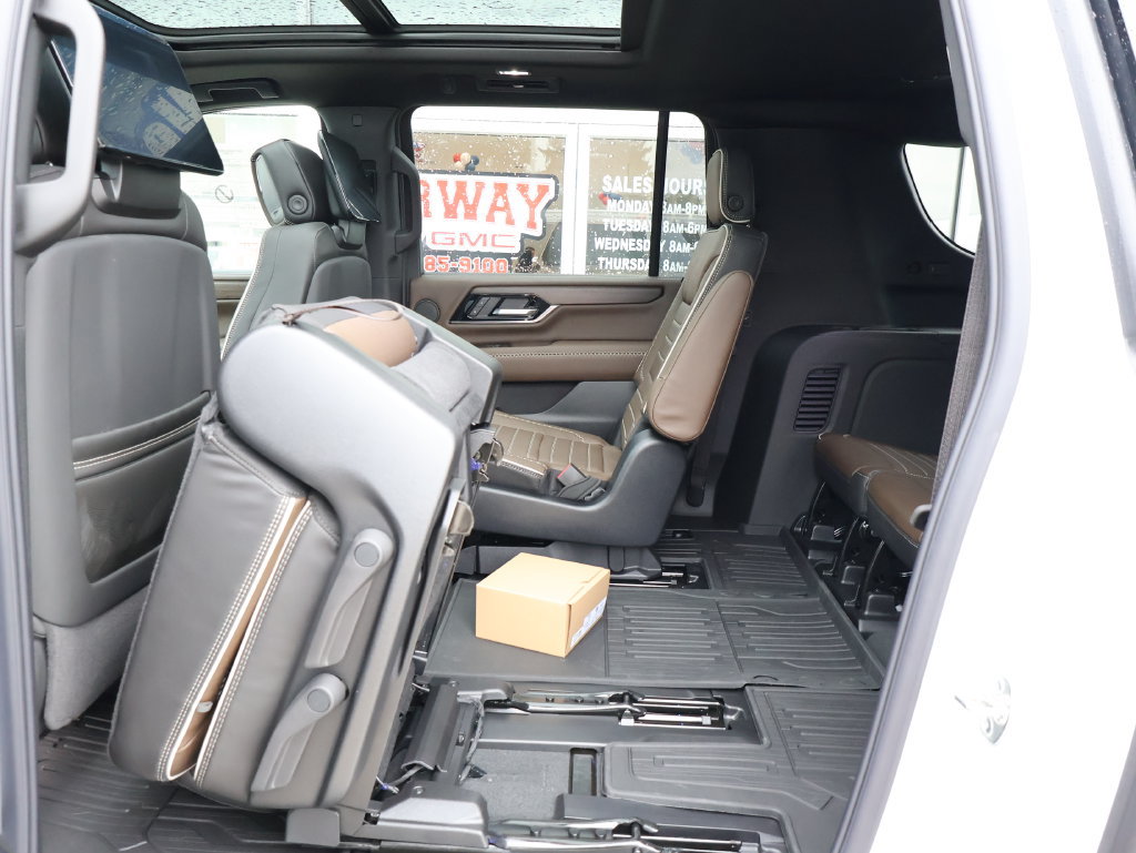 New 2026 GMC Yukon XL Denali Ultimate w/ LPO, Floor Liner Package AWD/4WD image 30