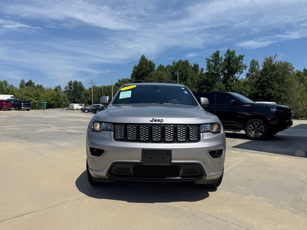 Used 2019 Jeep Grand Cherokee Altitude AWD/4WD image 2