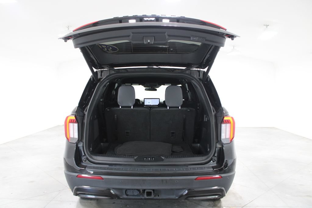 Used 2025 Ford Explorer ST-Line AWD/4WD image 32