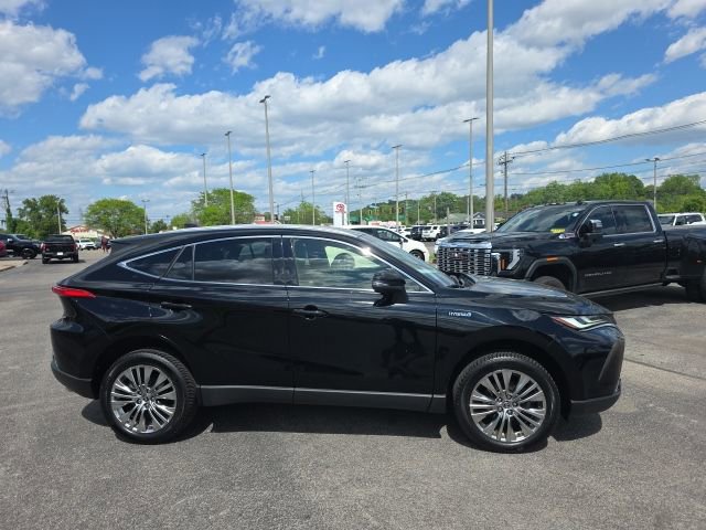 Certified 2021 Toyota Venza XLE w/ Softex Package image 3