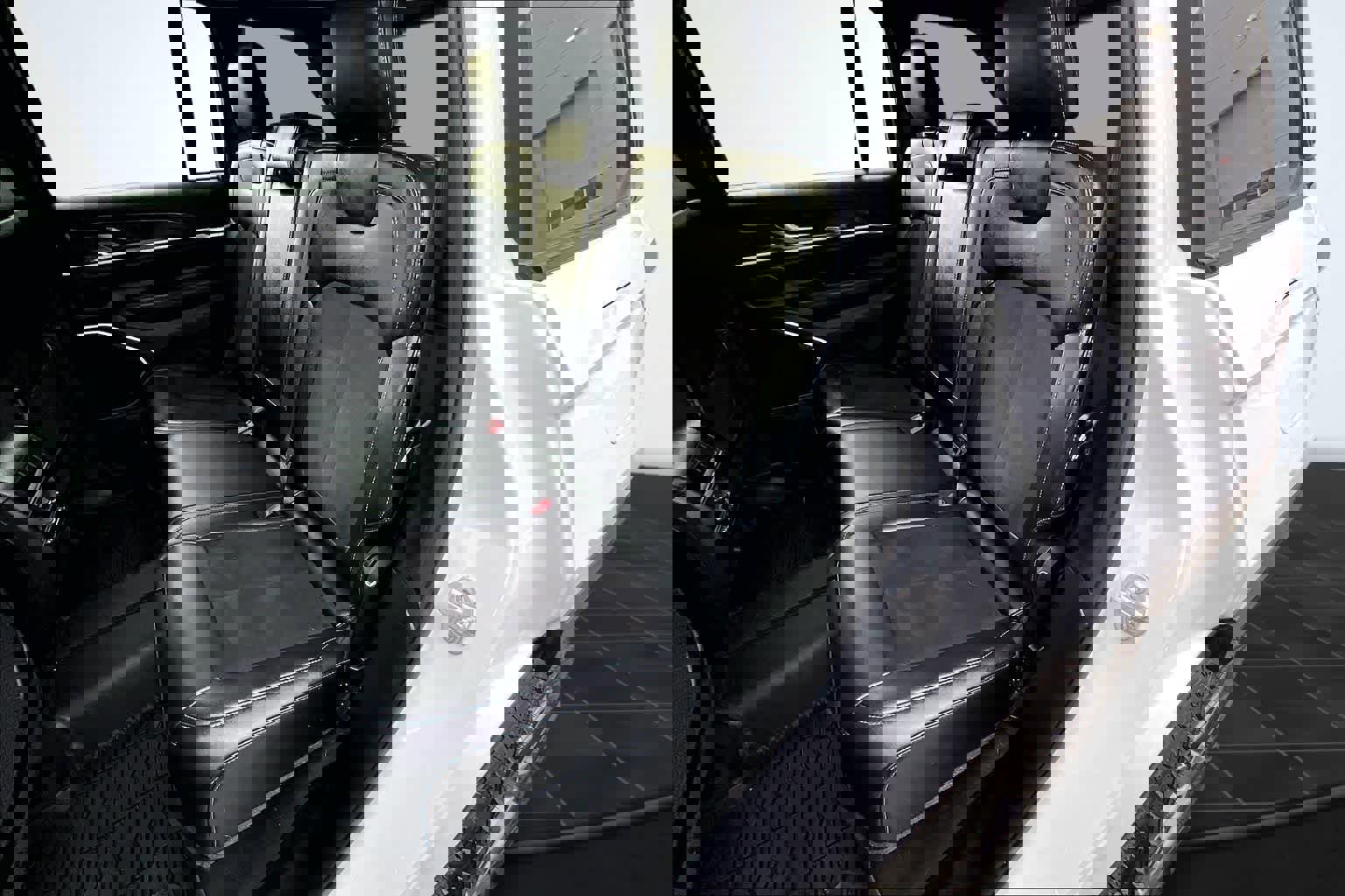 Used 2023 Jeep Grand Cherokee Trailhawk image 13