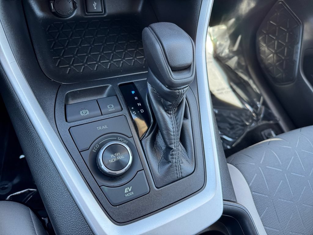 Used 2020 Toyota RAV4 XLE w/ All Weather Liner Package AWD/4WD image 25