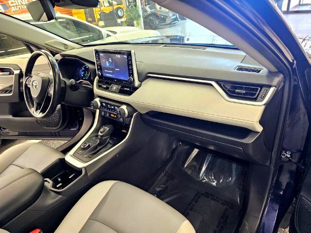 Used 2022 Toyota RAV4 XLE Premium image 10