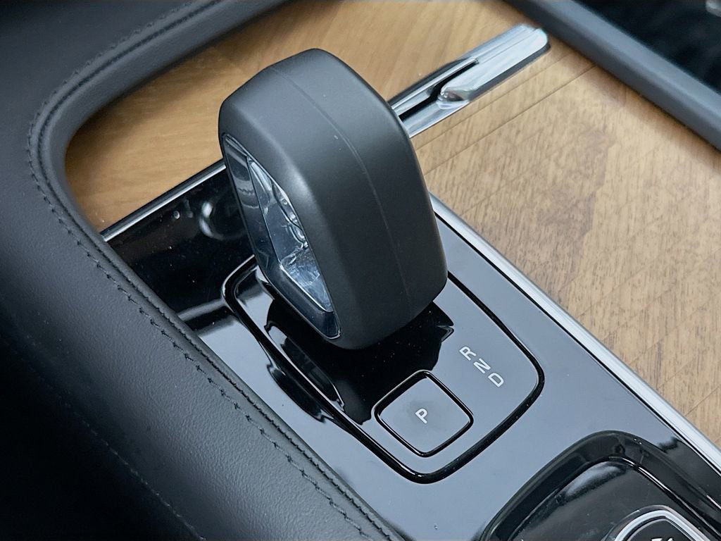 Certified 2025 Volvo XC90 B6 Plus image 17