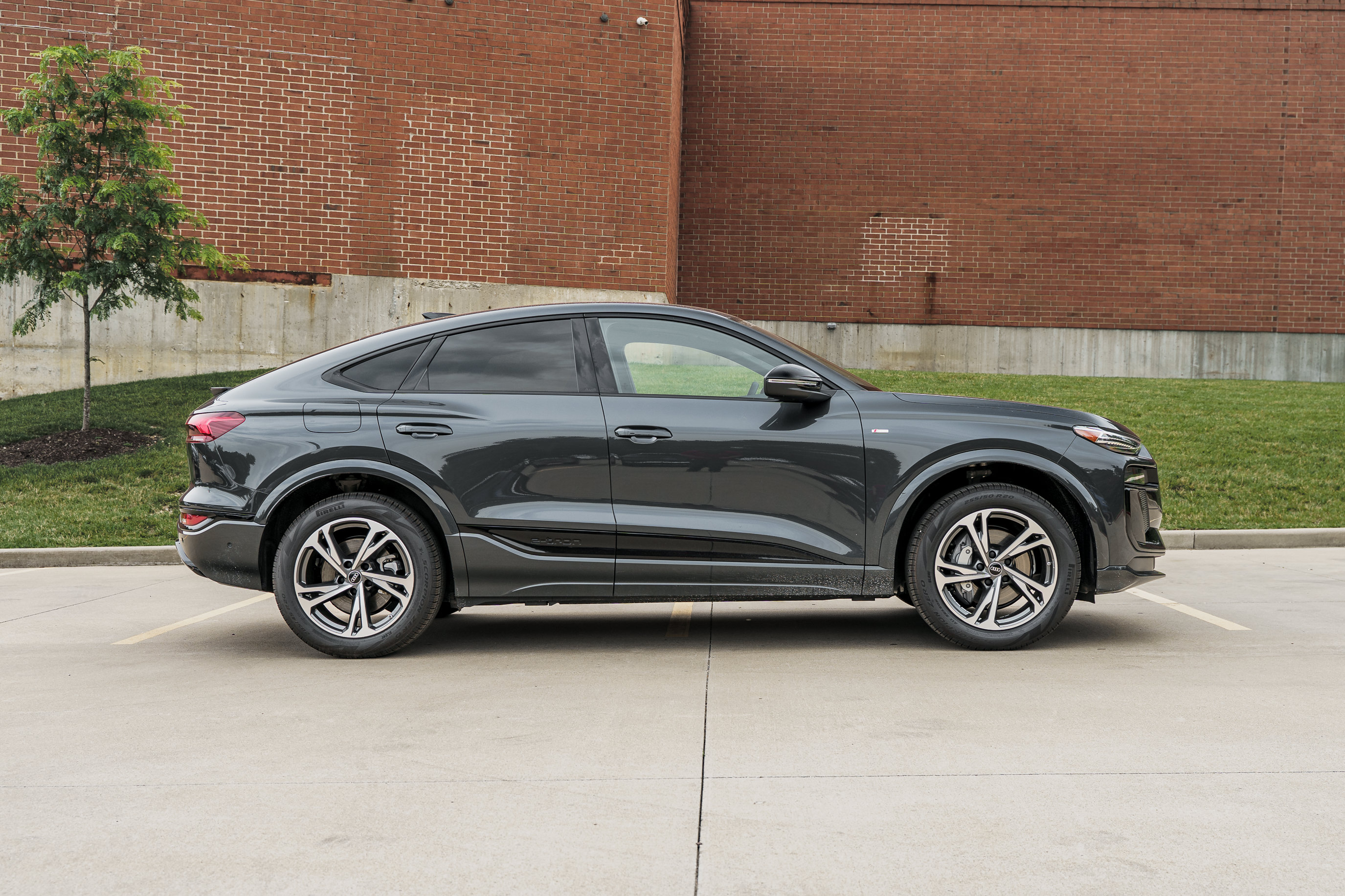 New 2027 Audi Q6 e-tron Premium Plus AWD/4WD image 3
