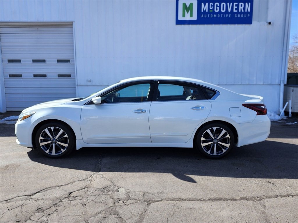 Used 2017 Nissan Altima 2.5 SR image 2