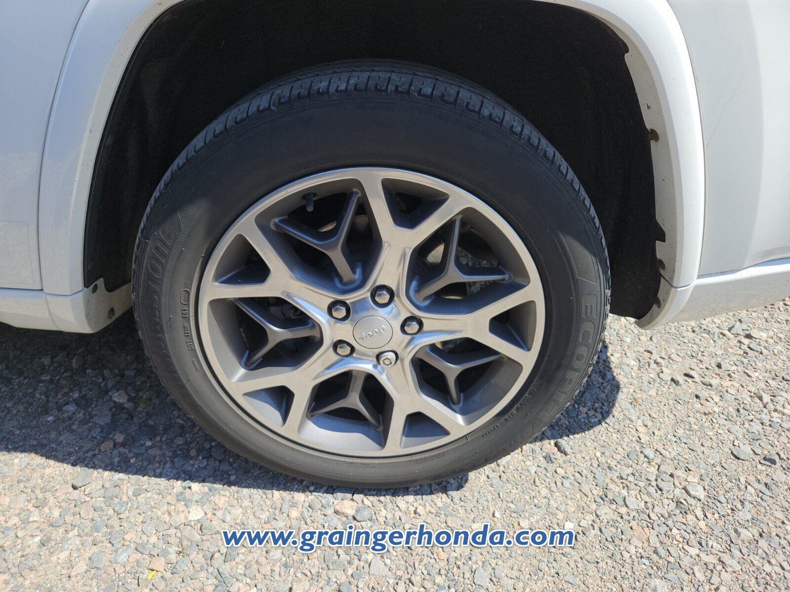 Used 2020 Jeep Grand Cherokee Overland AWD/4WD image 10