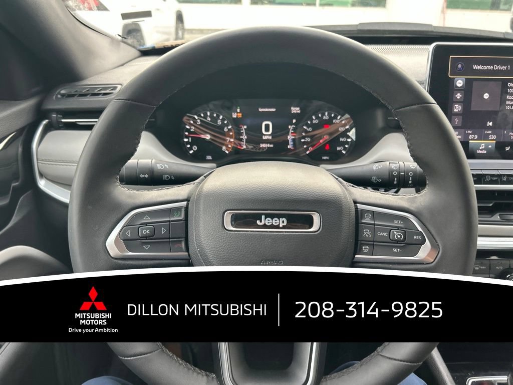 Used 2025 Jeep Compass Limited AWD/4WD image 2