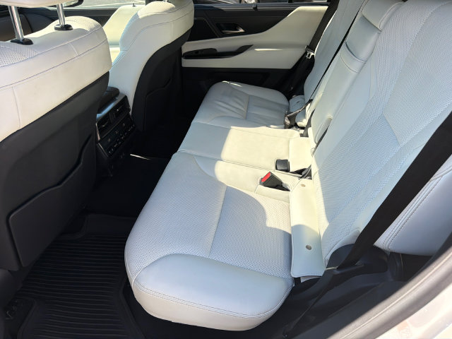 Used 2024 Lexus LX 600 4WD w/ Luxury Package image 22