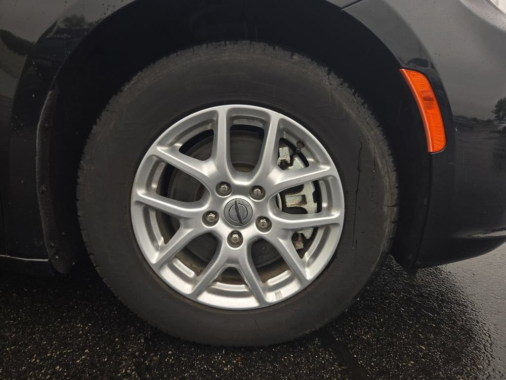 Used 2023 Chrysler Pacifica Touring-L FWD image 9