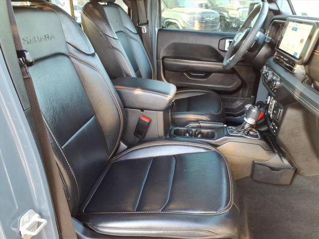 Used 2024 Jeep Wrangler Unlimited Sahara w/ Technology Group AWD/4WD image 27