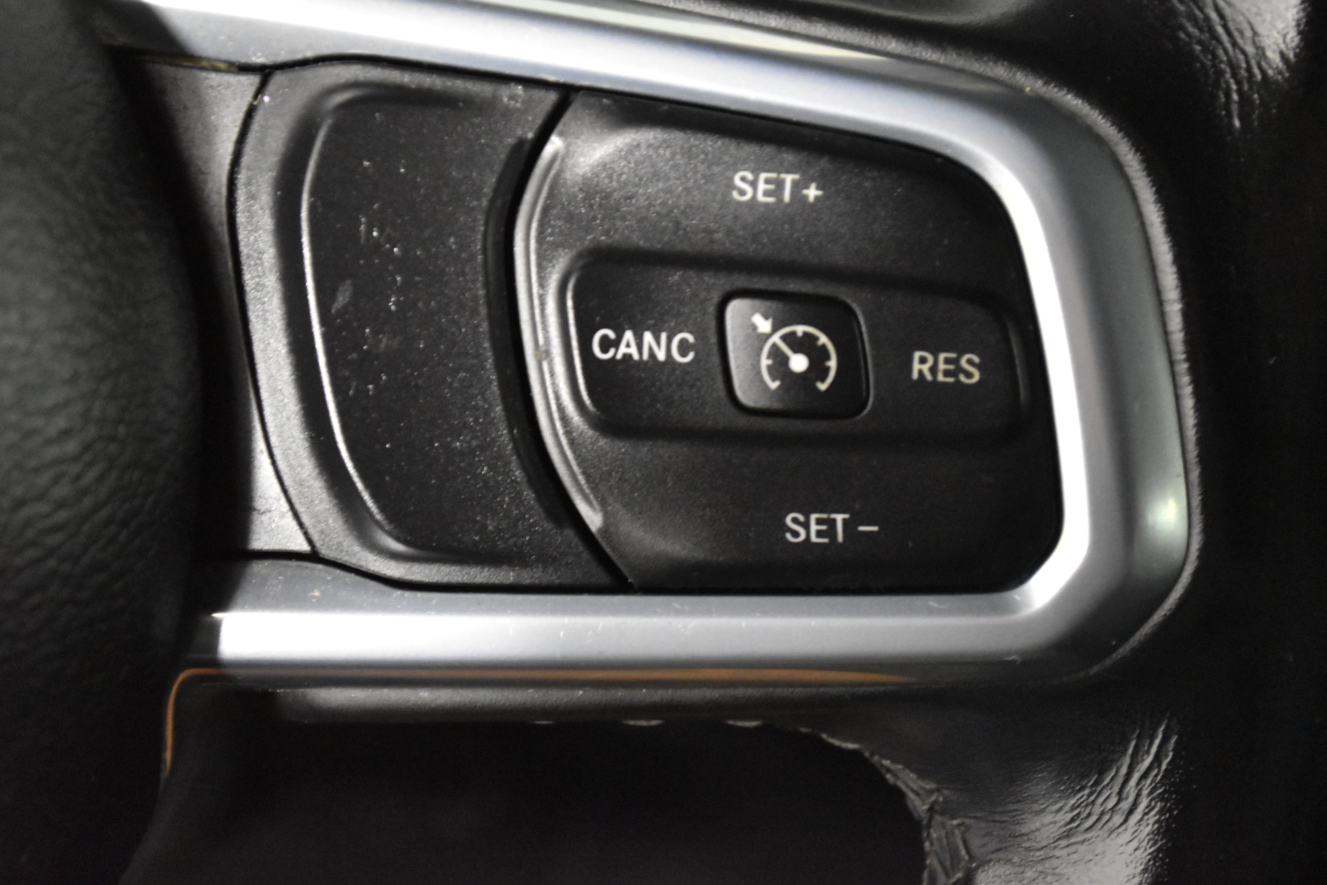 Used 2020 Jeep Wrangler Unlimited Sahara image 24