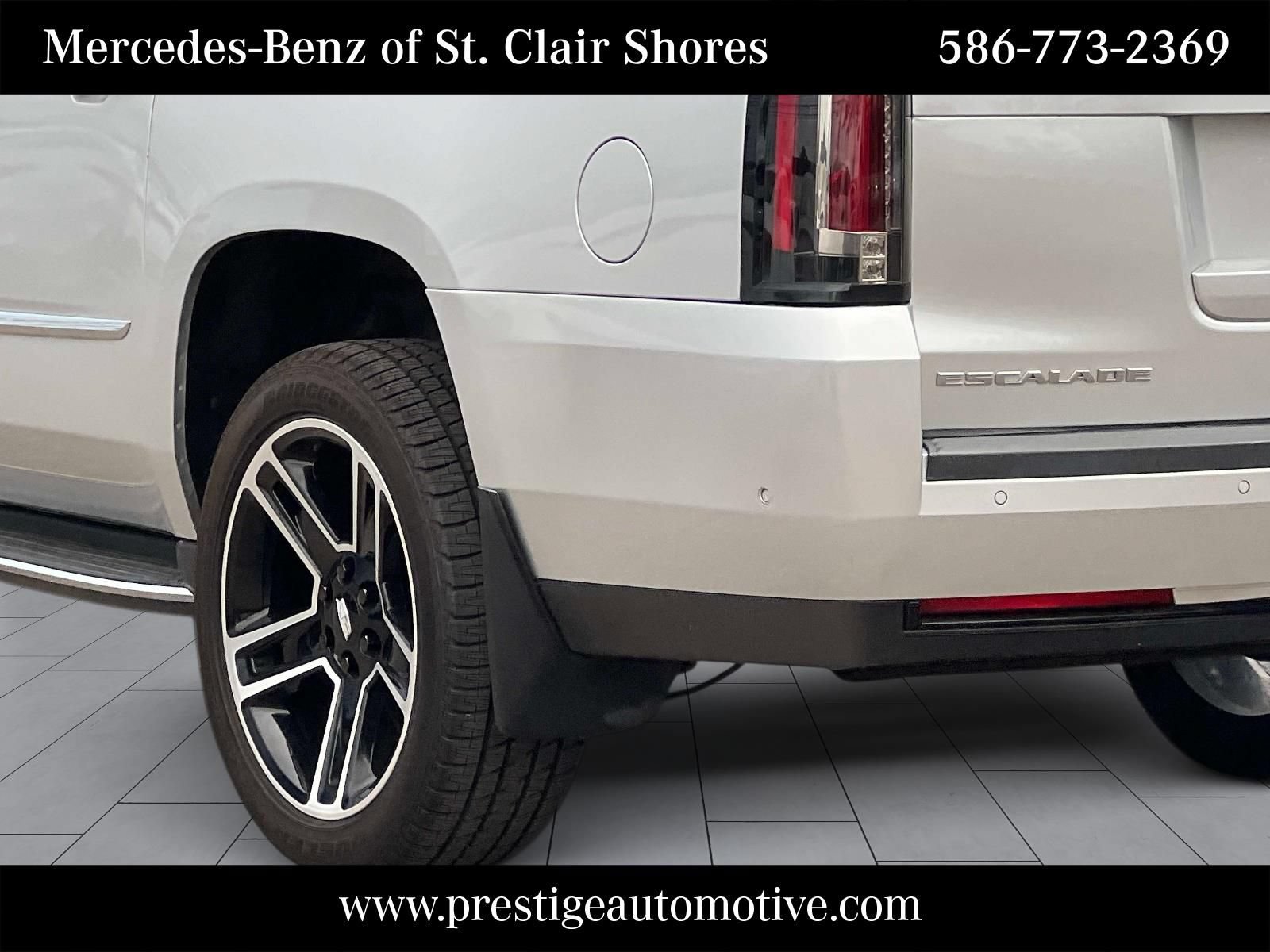 Used 2020 Cadillac Escalade ESV Luxury AWD/4WD image 4