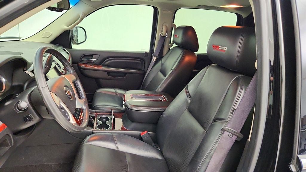 Used 2012 Cadillac Escalade EXT Luxury AWD/4WD image 21