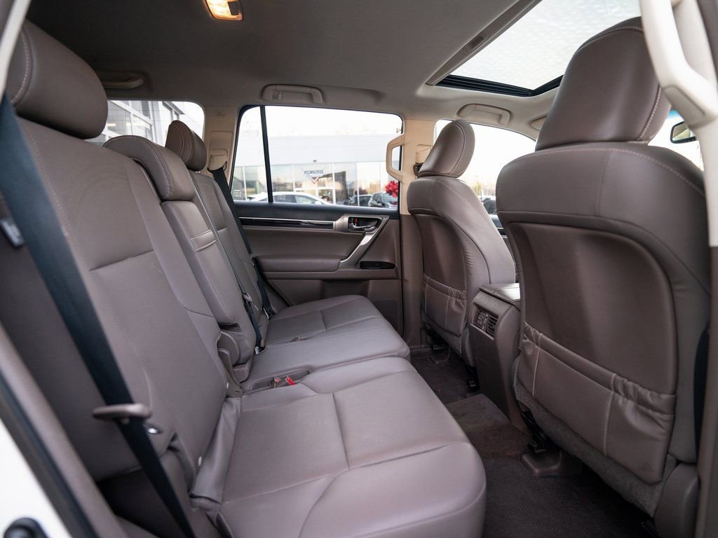 Used 2018 Lexus GX 460 image 35