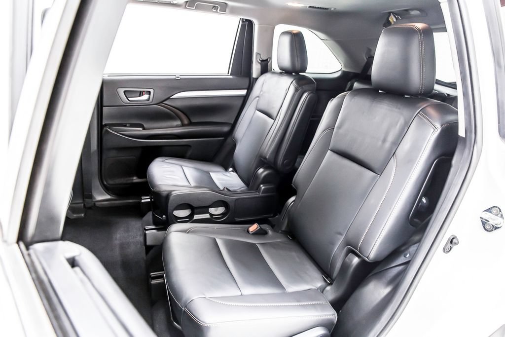 Used 2019 Toyota Highlander XLE AWD/4WD image 30
