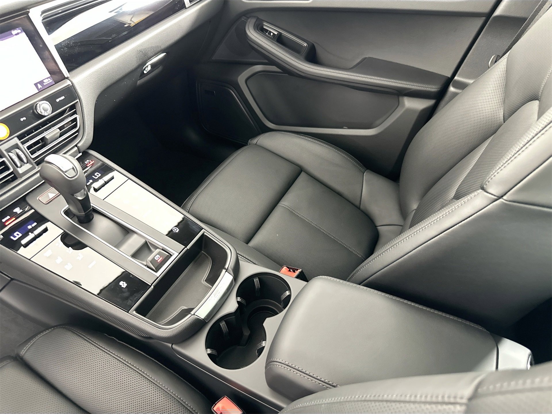 New 2026 Porsche Macan image 30