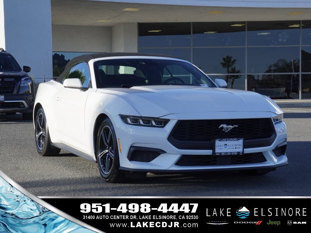Used 2024 Ford Mustang Convertible image 1